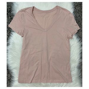 ❌ 2/$15  Universal thread Cotton Tee